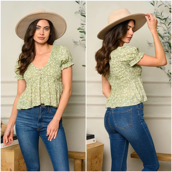 SHORT PUFF SLEEVE V-NECK FLORAL SMOCK TOP - Picture 2 of 4